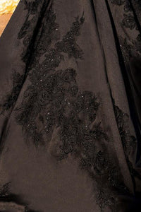 Ballkleid in A-Linie mit Spaghettiträgern: