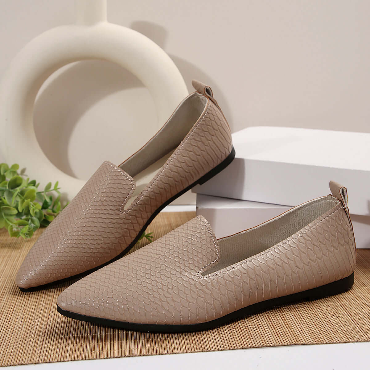 Snake Print Pointed Toe Slip-Ons flats Luxurious Weddings