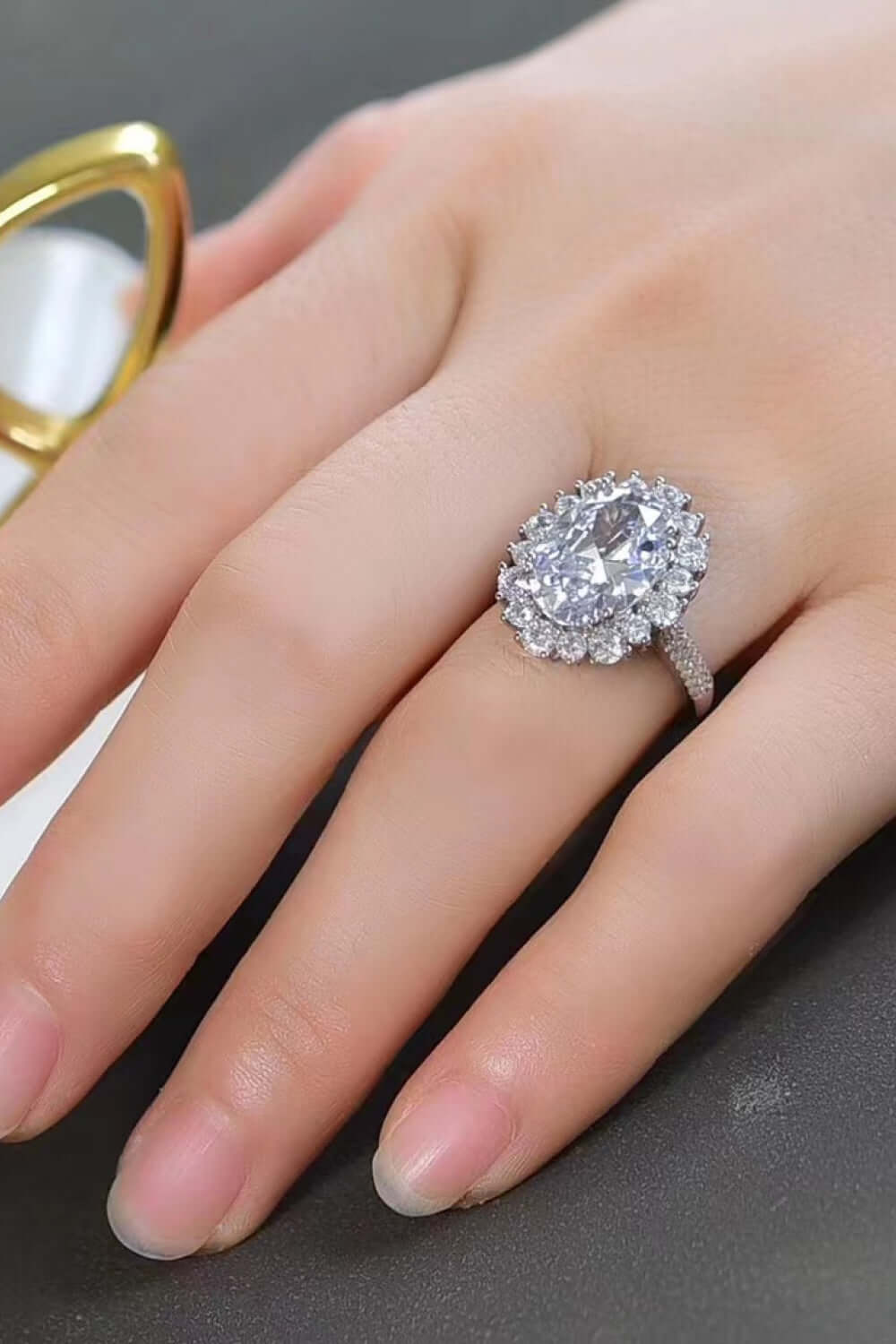 8 Carat Oval Moissanite Ring Ring Luxurious Weddings