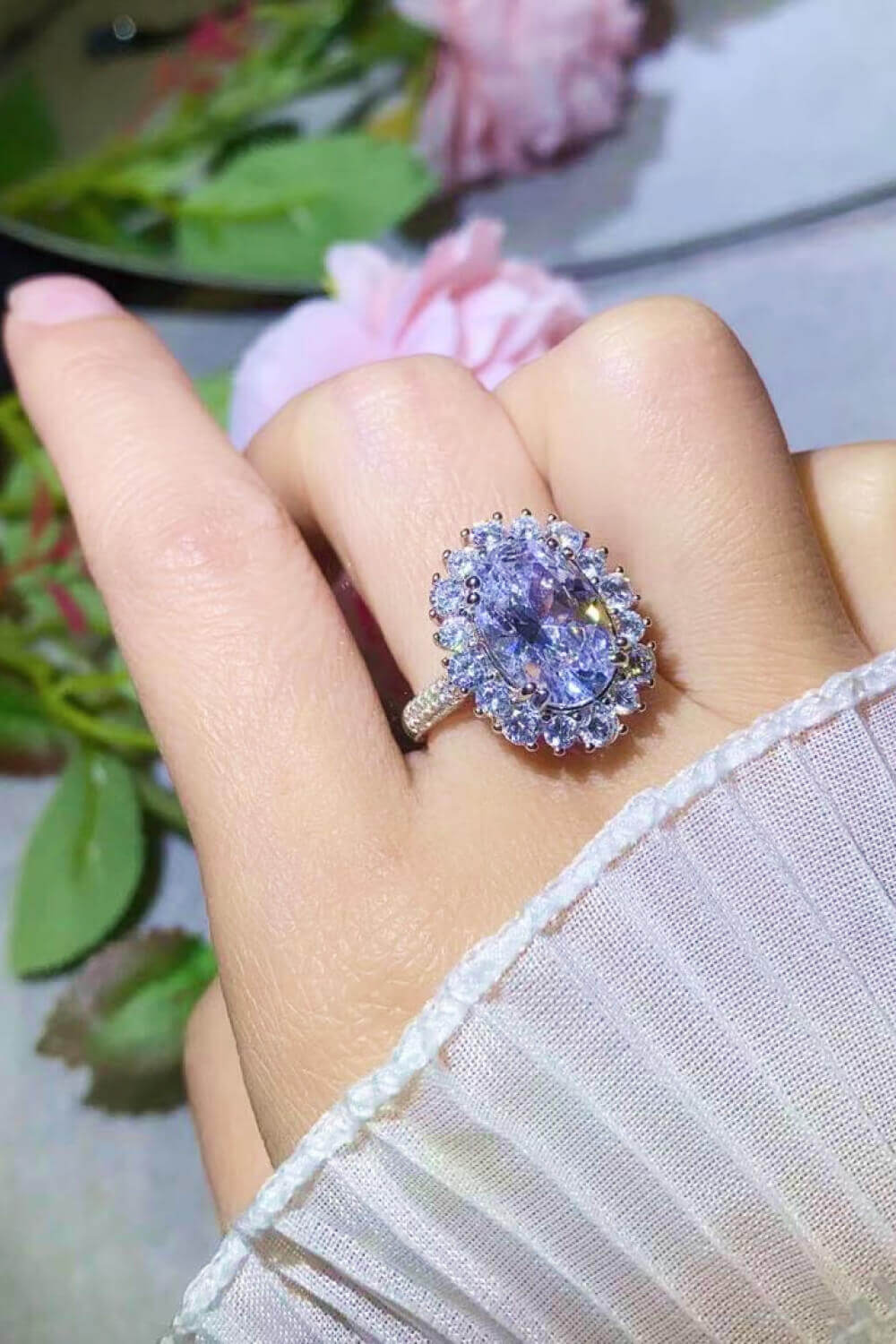 8 Carat Oval Moissanite Ring Ring Luxurious Weddings