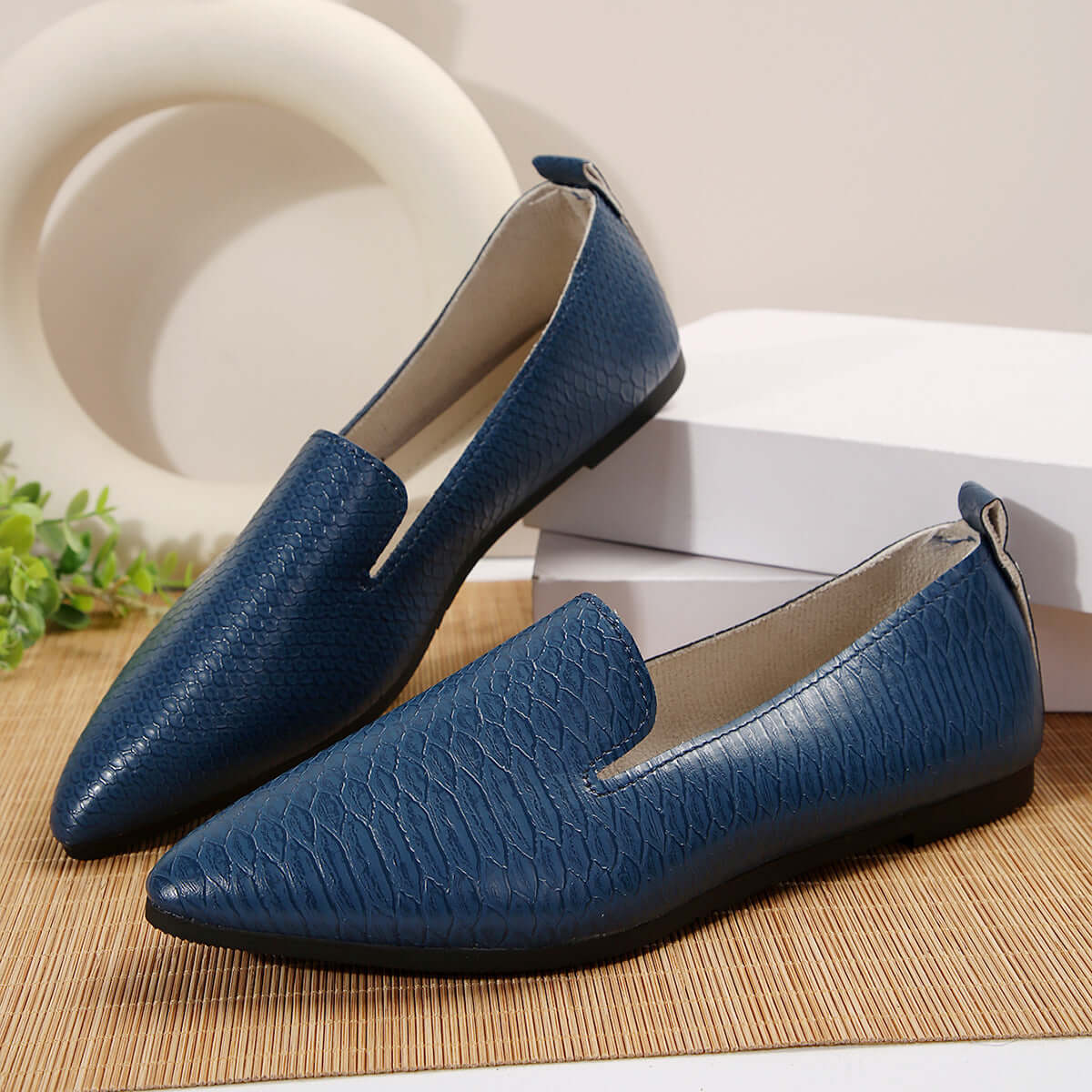 Snake Print Pointed Toe Slip-Ons flats Luxurious Weddings