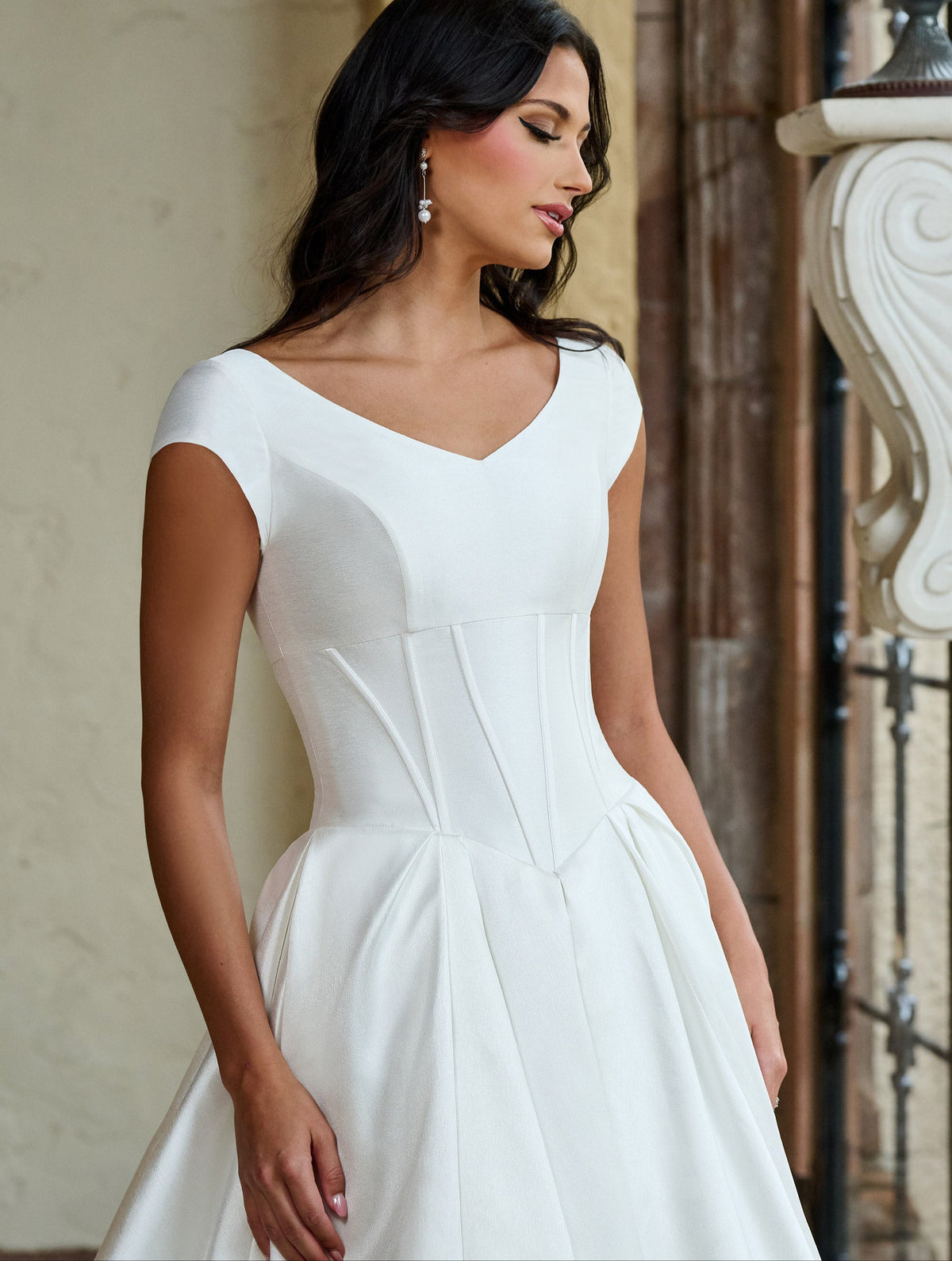 Long Bridal Gown Fitted Wedding Dress fitted gown Luxurious Weddings