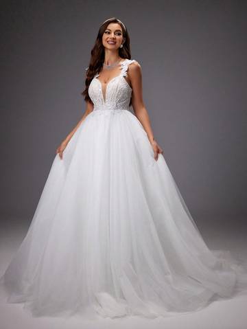 V-Neck Embroidered Flower Glamorous Wedding Dress Wedding Dresses Luxurious Weddings