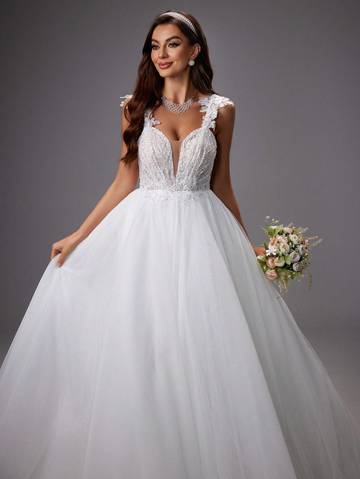 V-Neck Embroidered Flower Glamorous Wedding Dress Wedding Dresses Luxurious Weddings