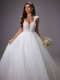 V-Neck Embroidered Flower Glamorous Wedding Dress Wedding Dresses Luxurious Weddings
