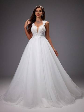 V-Neck Embroidered Flower Glamorous Wedding Dress Wedding Dresses Luxurious Weddings
