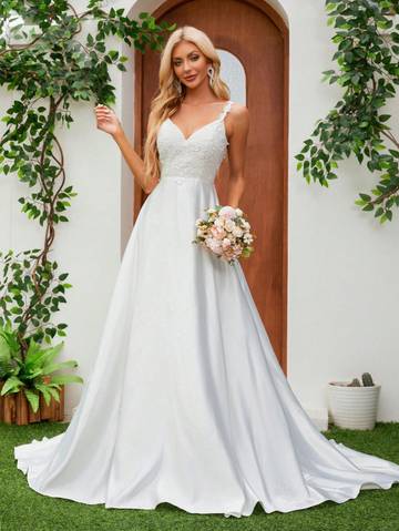 Satin Spaghetti Strap V-Neck Romantic Floral Floor-Length Bridal Gown Wedding Dresses Luxurious Weddings