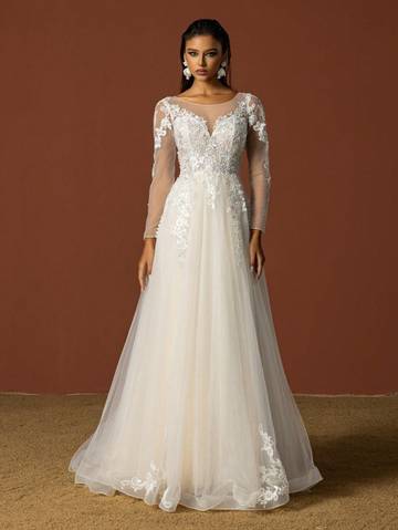 Lace Decorated Tulle Wedding Dress Wedding Dresses Luxurious Weddings