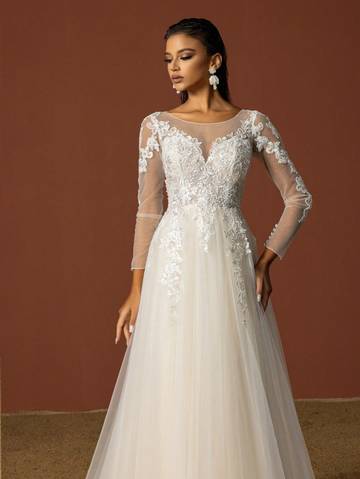 Lace Decorated Tulle Wedding Dress Wedding Dresses Luxurious Weddings