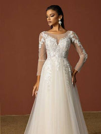 Lace Decorated Tulle Wedding Dress Wedding Dresses Luxurious Weddings