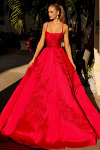Ballkleid in A-Linie mit Spaghettiträgern: