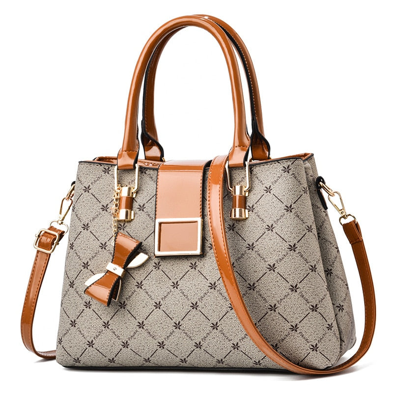 Newposs Woman's Bag, a luxurious handbag perfect for weddings, featuring elegant design and versatile straps.