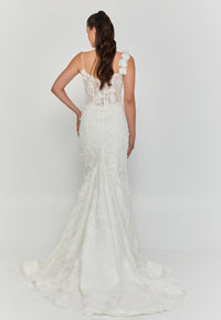 Sleeveless Lace Mermaid Wedding Dress with Appliques WEDDING DRESS Luxurious Weddings