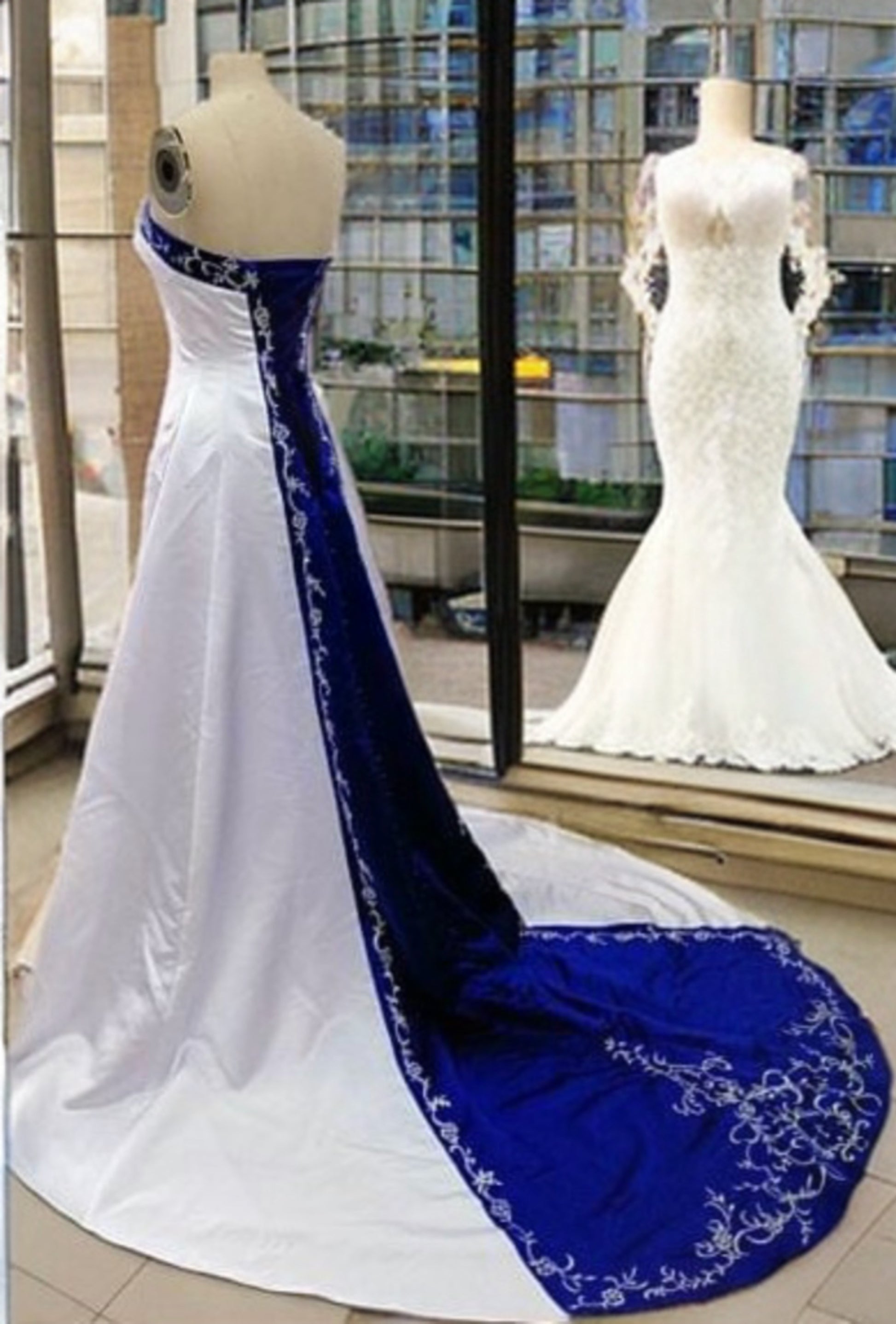 Vintage Strapless lace up Corset Beaded Embroidery Bridal Gown Wedding Dress Luxurious Weddings