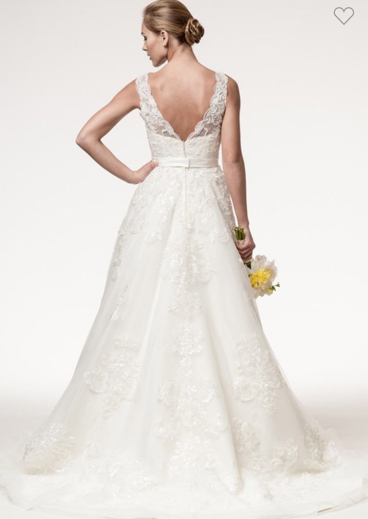 Sleeveless Scoop Neck Bridal gown Luxurious Weddings