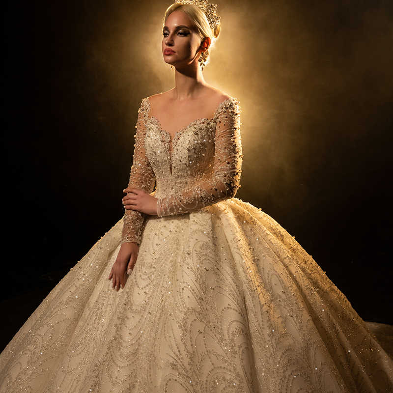 Elegant Full-Length Ball Gown Wedding Dress Wedding Dress Luxurious Weddings